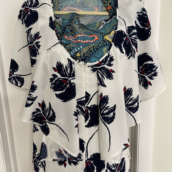 Ark&co White CAPE dress - Picture 8 of 9